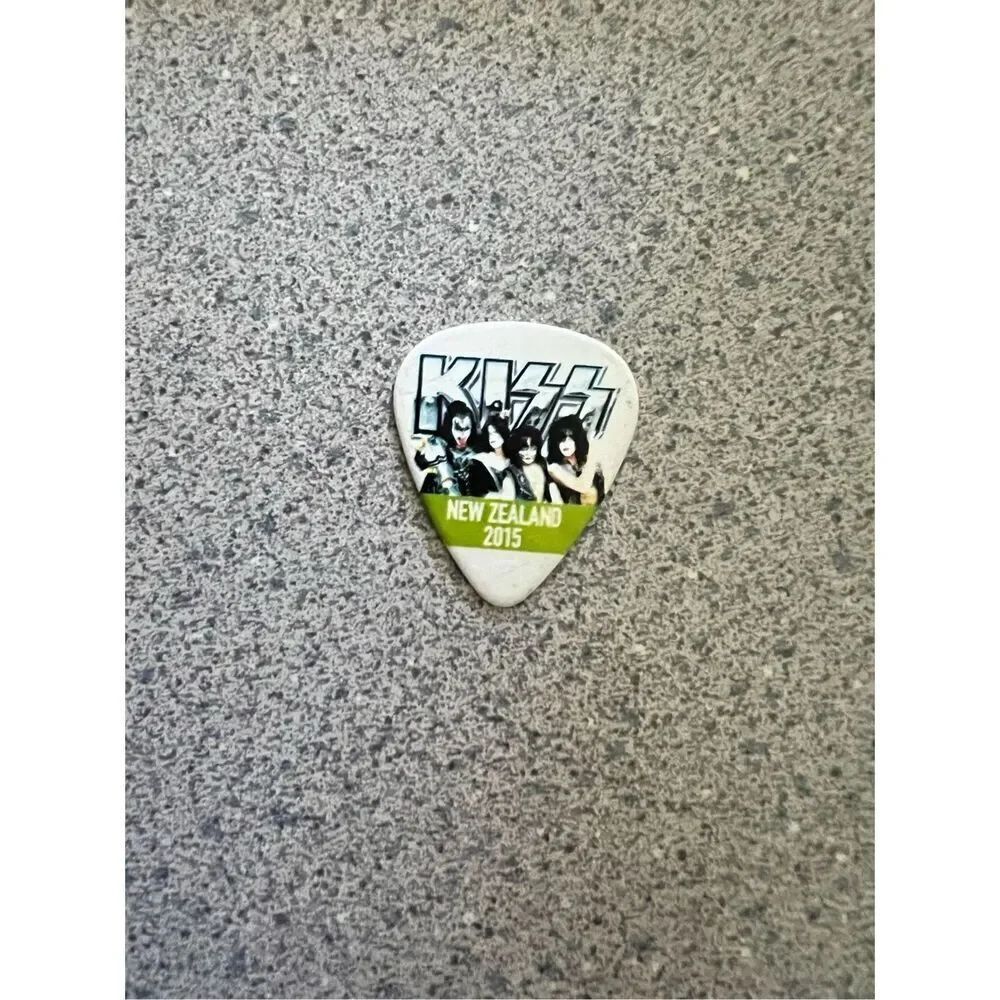 KISS New Zealand 2015 Tour rock band Guitar Pick Green Signed NEW Eric Singer